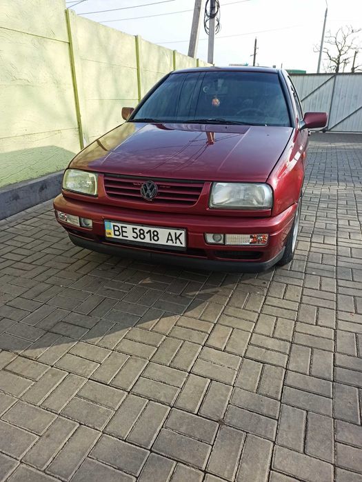 VOLKSWAGEN-VENTO CL 1.8 газ 1992г/в бордовый пурламутр 379000гр.