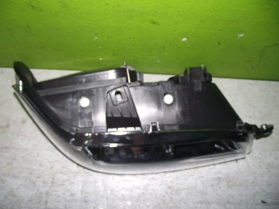 Farol Direito Fiat Strada / Fiat Palio - 2001 / 2005 - NOVO - F1230