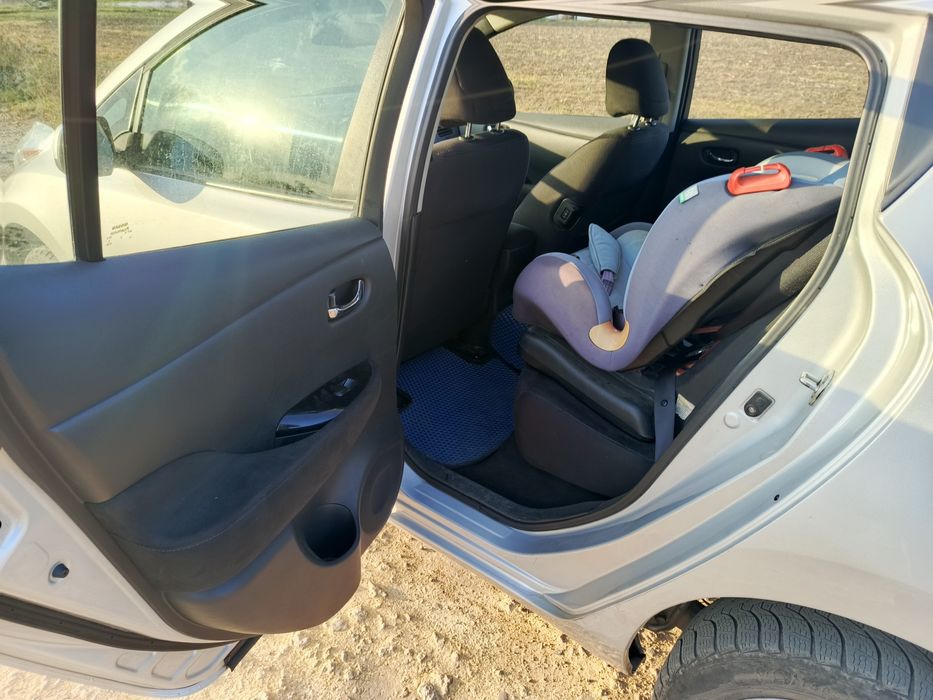 Продам nissan leaf 120 km