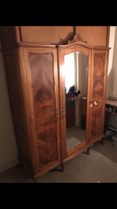 Roupeiro Inglês, camiseiro e cadeira Nogueira Queen Anne