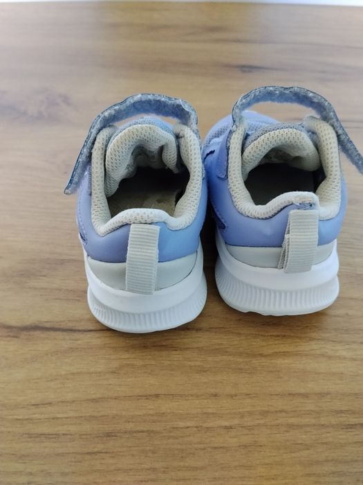 Adidasy dla dziewczynki 21 Nike