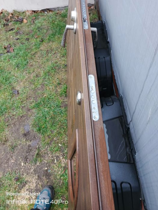 Solidne dzwi Delta na budowę