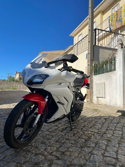 Mota desportiva Keeway RKR 125cc
