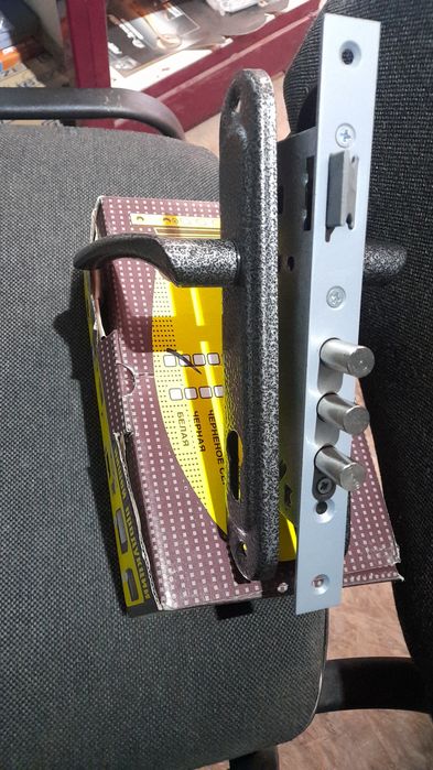 Замок врезной 3х регельный