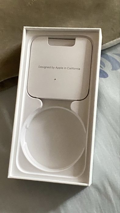 Vende  iphone 15 normal