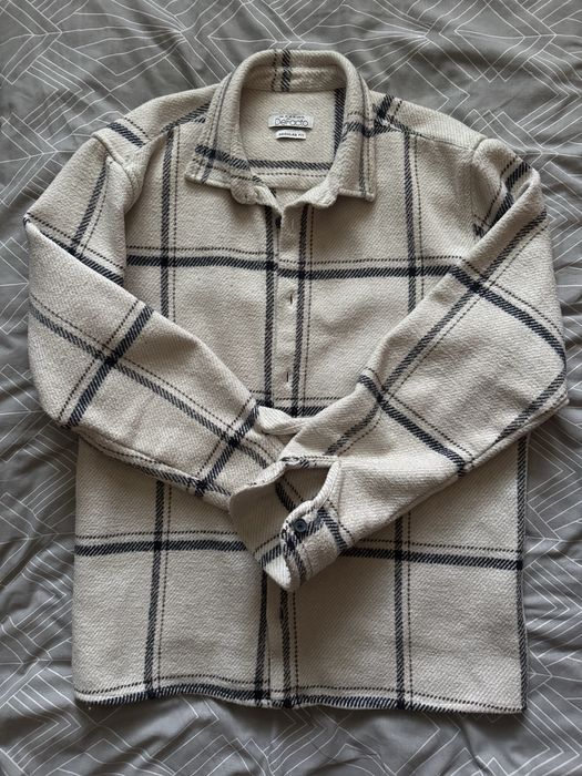 Рубашка размер L, теплая в клетку идеальное состояние