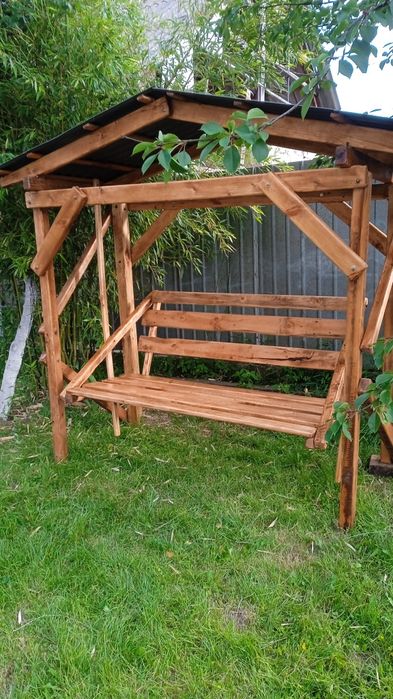 Гойдалка,альтанка,садова мебель.