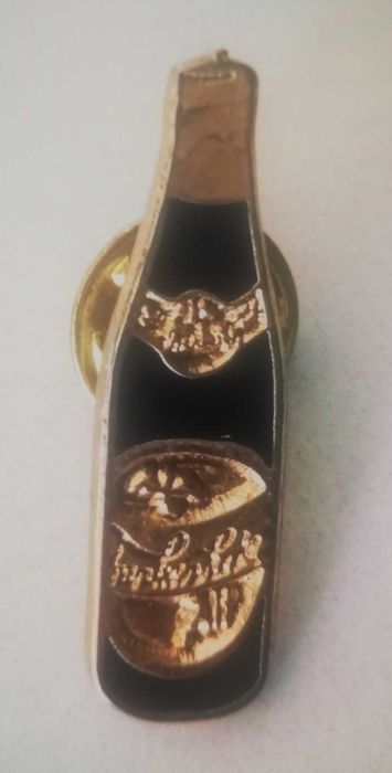 Pins antigos e clássicos