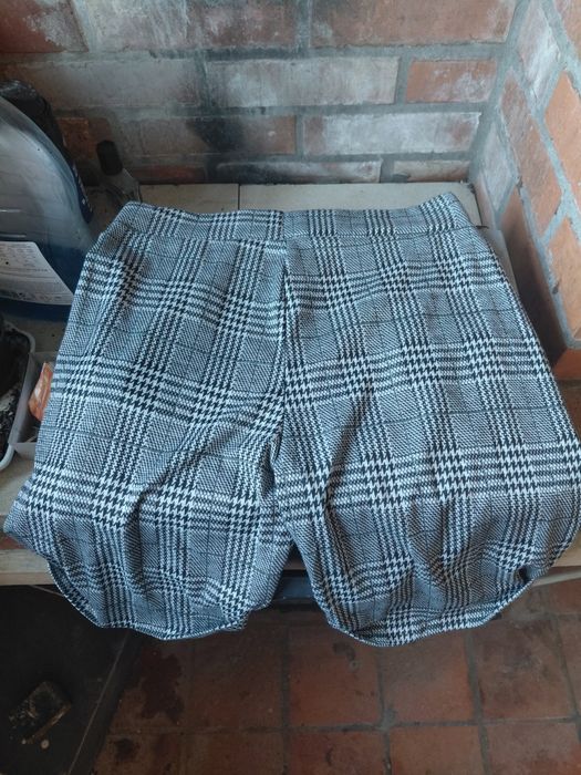 Calções de Senhora em muito bom estado geral. Tamanho:XL