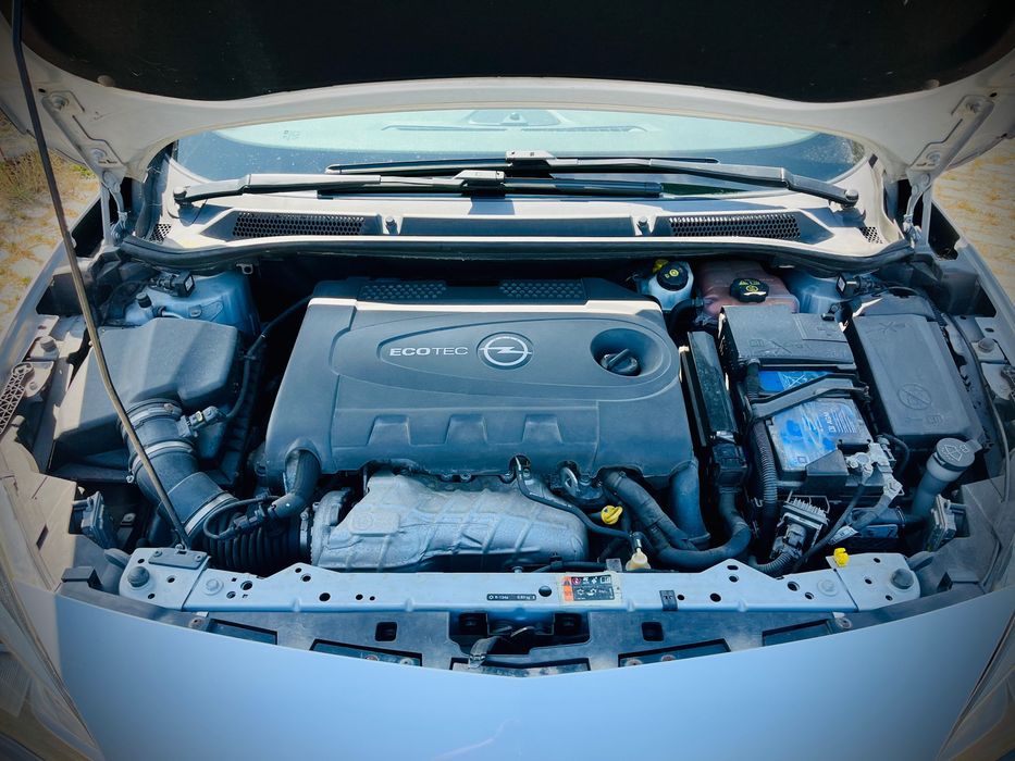 Veículo automóvel Opel Astra GTC 2.0 CDTI 165cv para venda