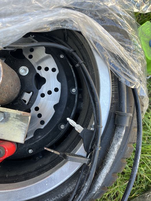 Моторколесо, контрлер, ручка газу, гальмівні колодки, диски