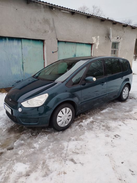 Продам авто Форд S макс.В доброму стані не битий в рідній фарбі..