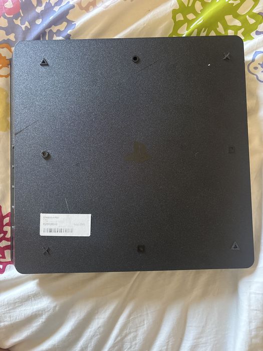 PS4 Slim 500GB Usada + 4 jogos