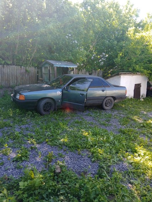 Продам Audi 100.