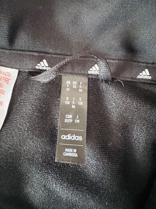 Спортивний костюм, підходить як для дівчинки так і для хлопця.