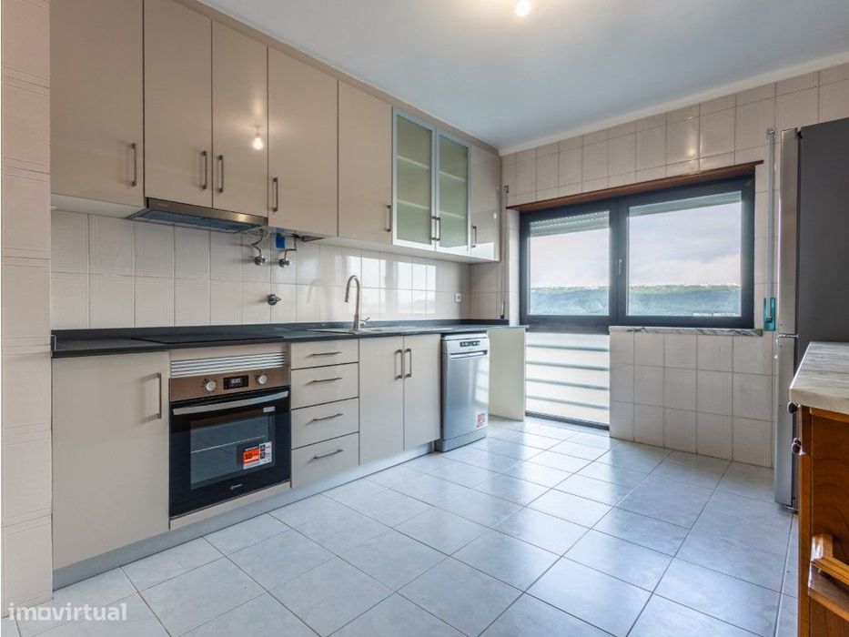 Apartamento T3 com Garagem Fechada em Buarcos, Figueira da Foz