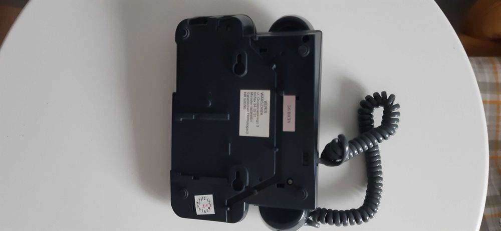 Aparat telefoniczny stacjonarny.