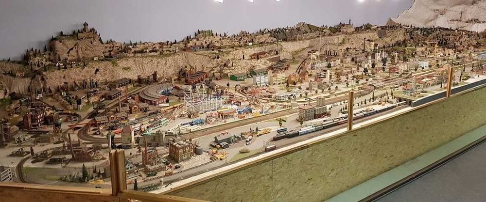 Maqueta comboio 80m2