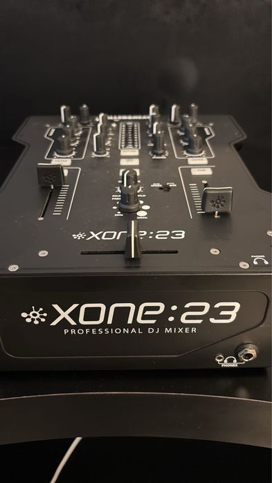 Mesa Mistura Allen&Heath Xone:23 - 2 Canais