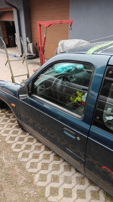 Kabina, drzwi kompletne, wnętrze Mazda B2500 2003 rok