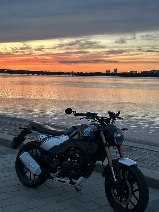 Продам мотоцикл Lifan KPM 200