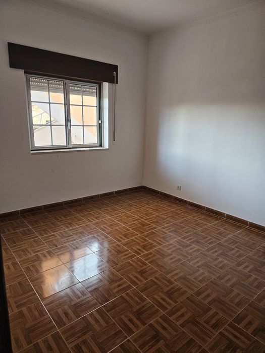Alugo quartos com sala conzinha, dois banheiro