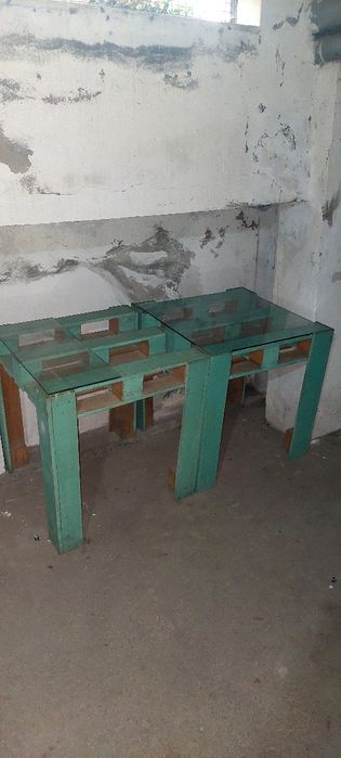 Mesa com tampo de vidro