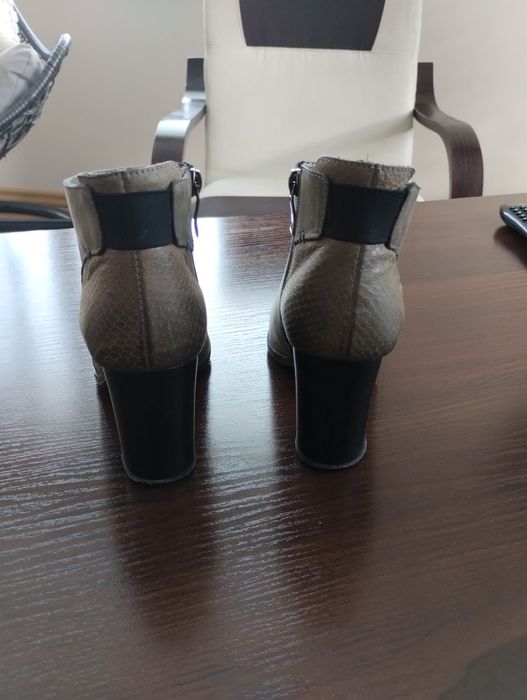 Skórzane szare botki