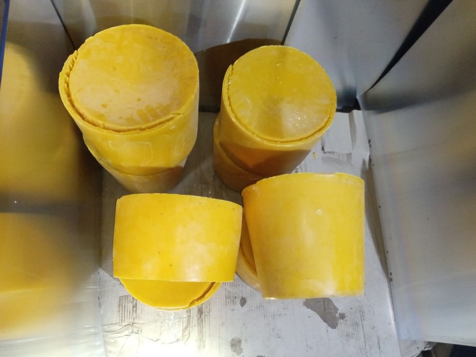 Забрусний віск . Бджолиний воск