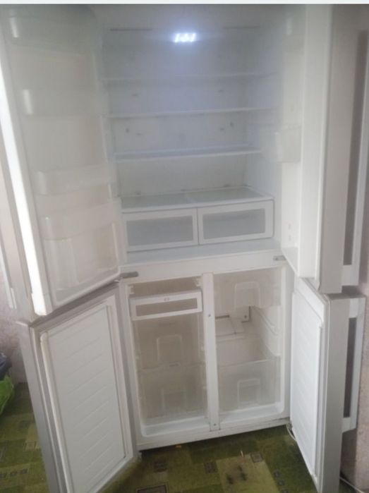 Продам шухляди до холодильника Каiser