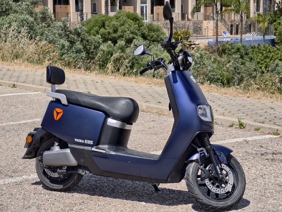 Scooter elétrico equivalente 50cc Yadea e8s
