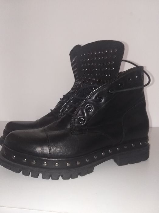 Botas em pele sem uso tamanho 39