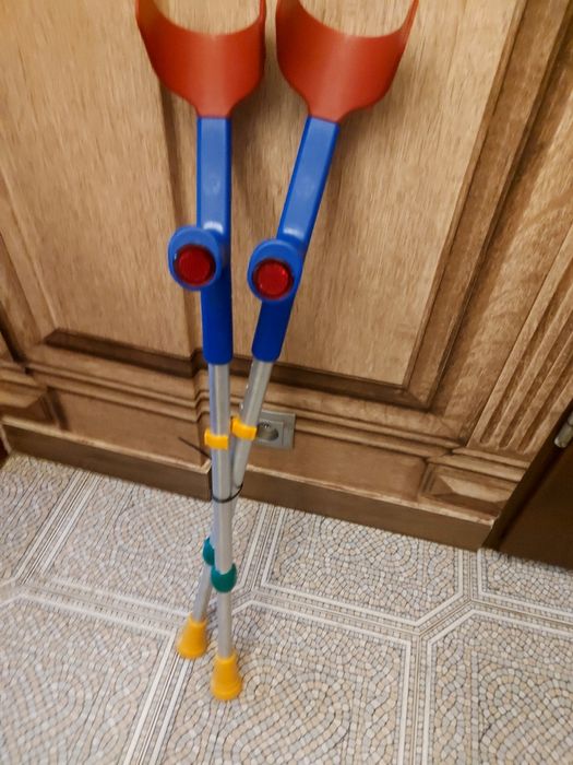 Witam Sprzedam używane kule łokciowe dla osoby o niskim wzroście