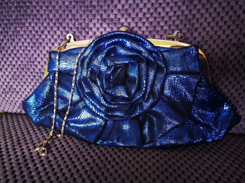 Torebka mała granatowa błyszcząca z łańcuszkiem na imprezę Nowa