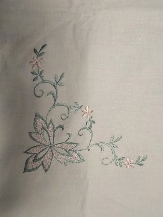 Biały obrus bawełniany