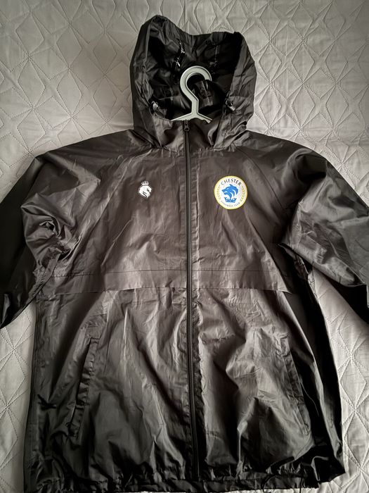 Спортивна вітровка