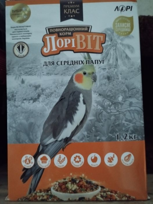 Продам клітку разом із кормом