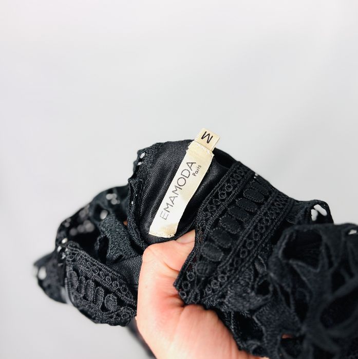 Czarna koronkowa sukienka z baskinką M 38