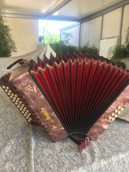 Vendo esta concertina em LA sustenido