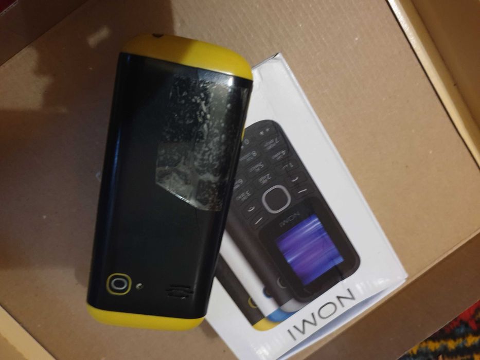 Мобільний кнопочний телефон