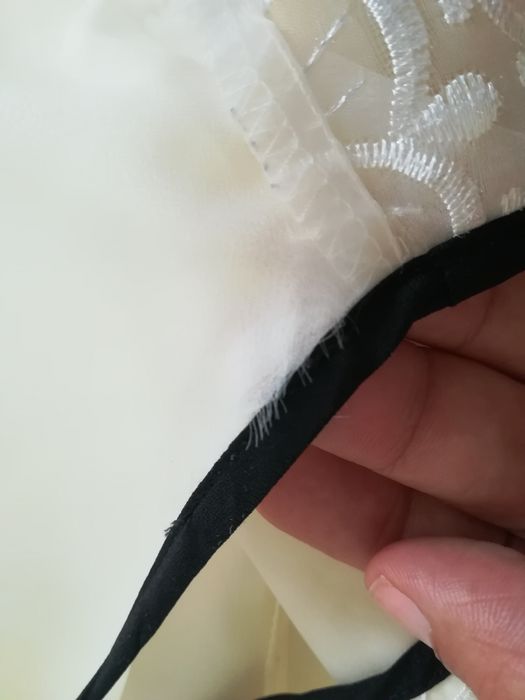 Top branco pérola clássico. Com renda.