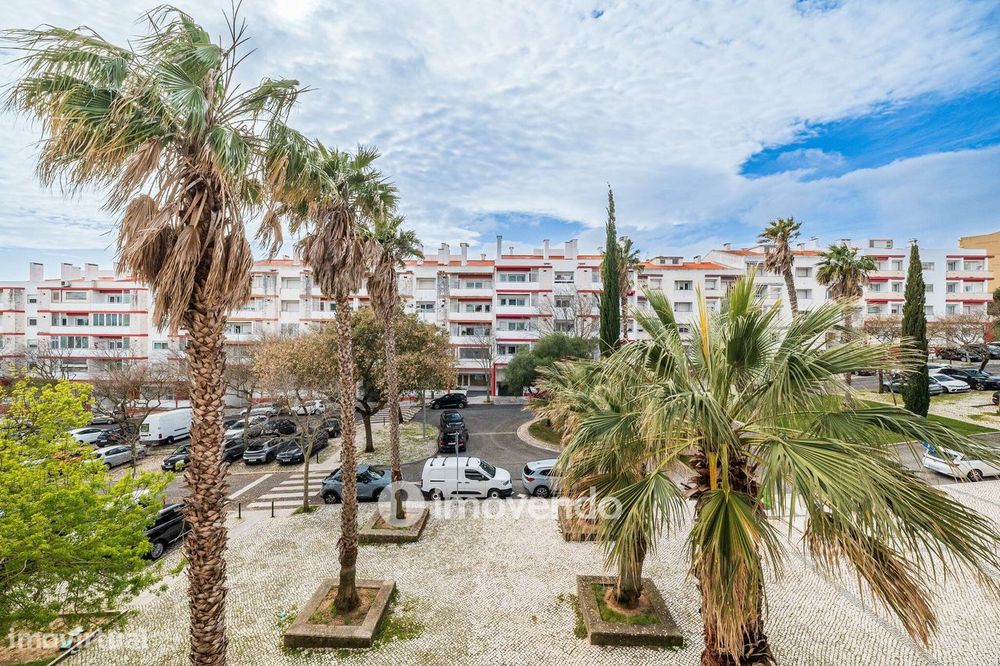 Apartamento T3, com estacionamento, em São Domingos de Rana