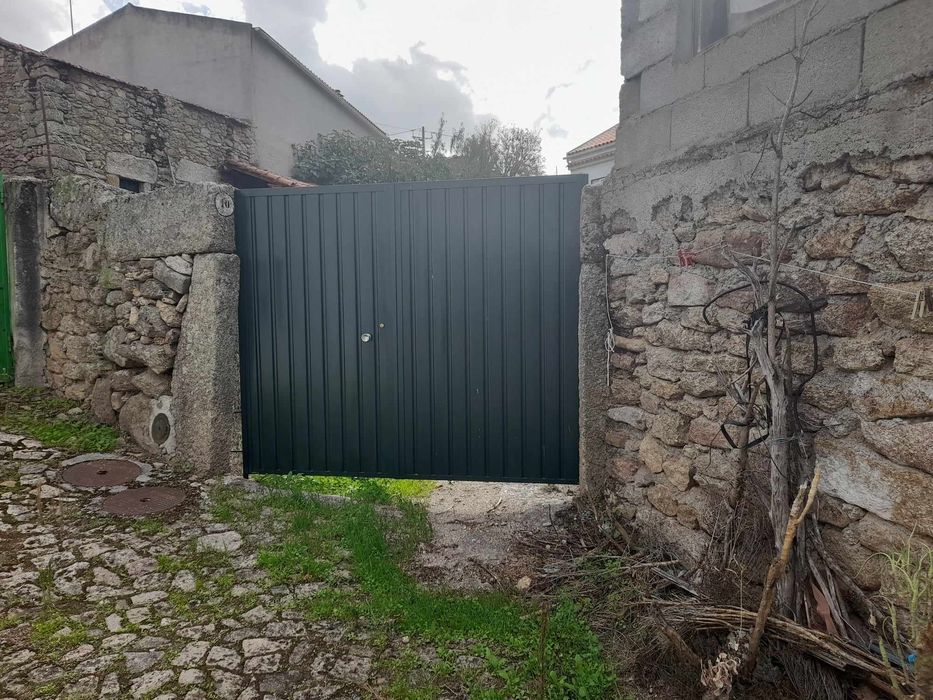 Casa de Aldeia,com terreno.