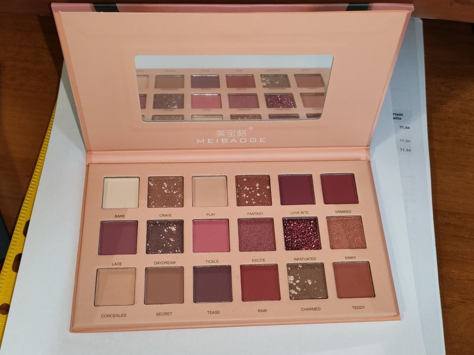 Paleta cieni z lusterkiem 18 kolorów Nowa