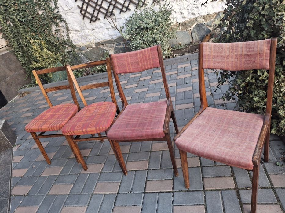 Стільці. Стільчики дерев'яні.