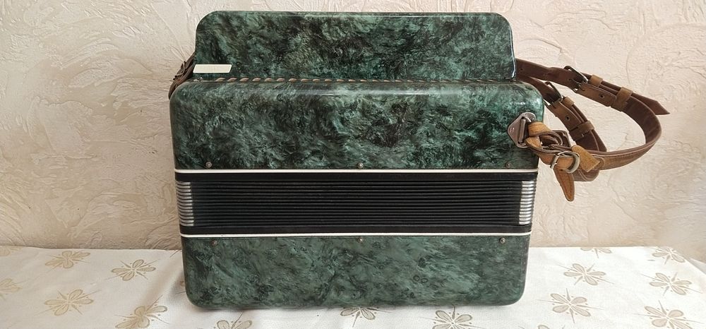 Красивий баян Кіровський