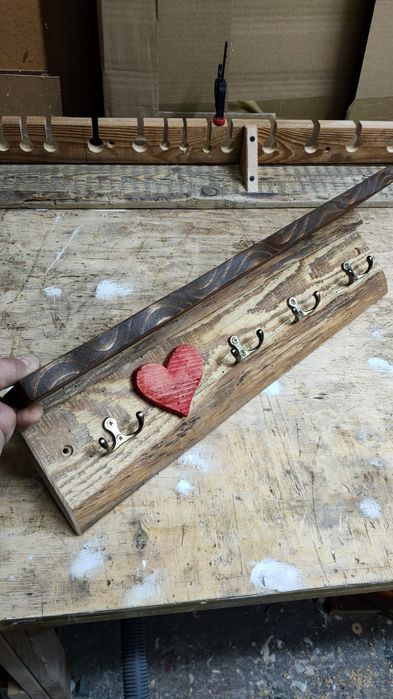 Wieszak w stylu rustykalnym.