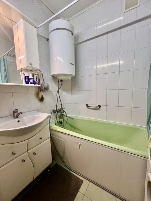 3к з роздільними кімнатами . Площа Маяковського .