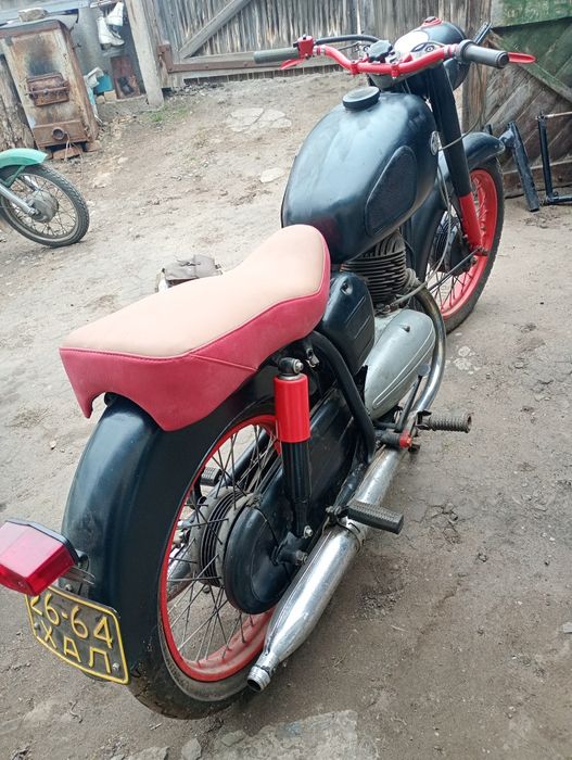 Паннонія с боковим причепом с документами.