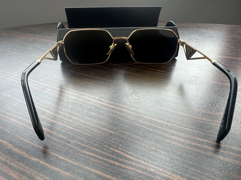 Сонцезахисні окуляри PRADA